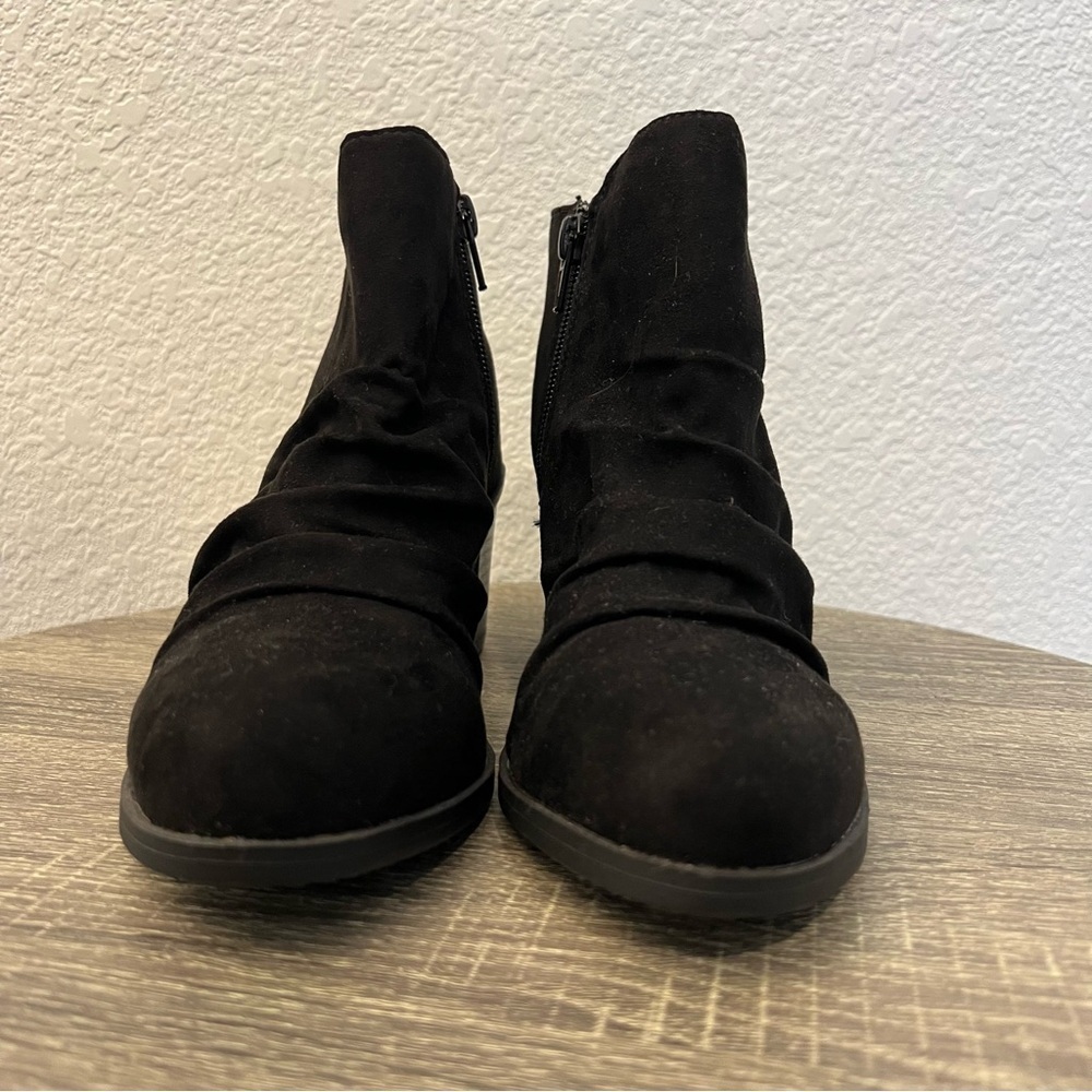 Arizona Jeans Oakes Black Faux Suede Ruched Stacked Heel Bootie Ankle Boots- 6 - Picture 9 of 12